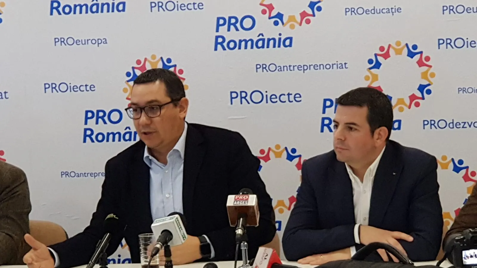 Ponta: "Nu e vorba doar de Dragnea, ci de un grup infracțional organizat"