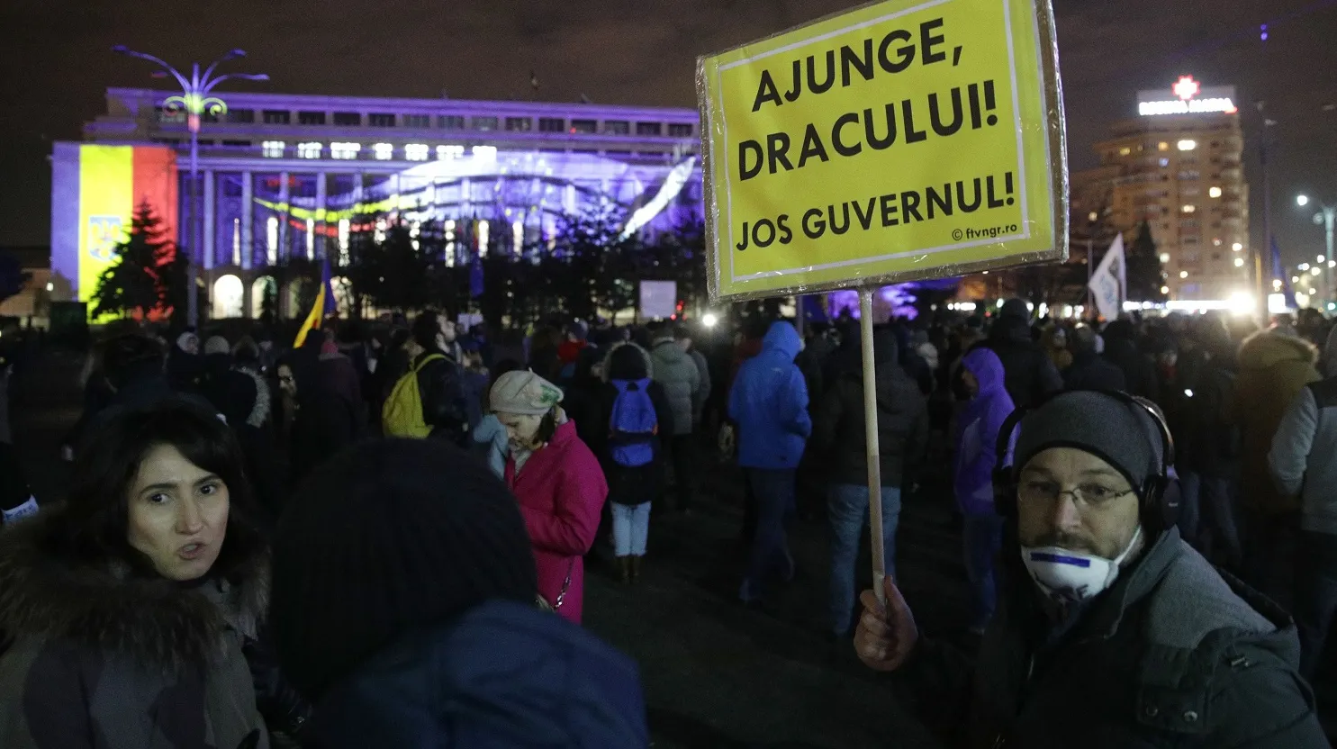 Proteste pentru Kovesi în București și în țară. 500 de oameni în Piața Victoriei, 1500 la Sibiu