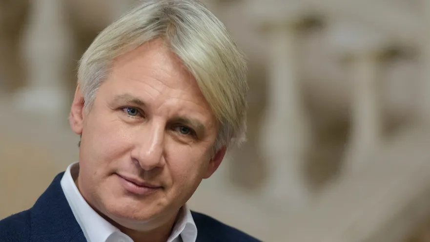 Teodorovici şi Isărescu, față în față. Primele discuţii despre taxa pentru bănci