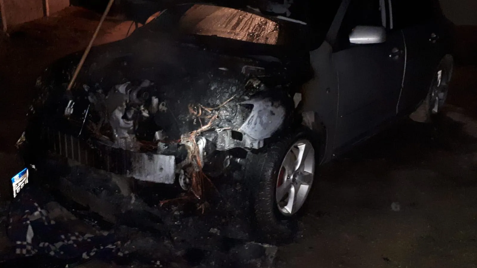 Un autoturism a luat foc pe o stradă din Alba Iulia