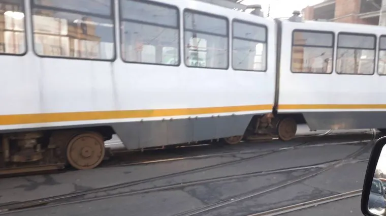 Accident șocant la Iași. O femeie a fost prinsă între uși și târâtă zeci de metri