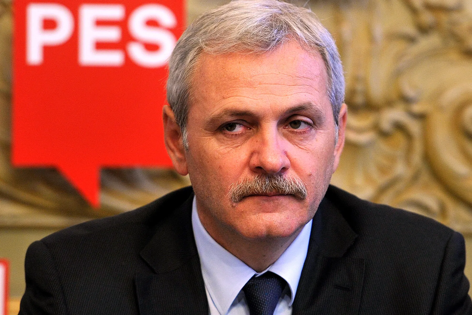 Dragnea, huiduit la finalul discursului susținut în fața socialiștilor europeni: Afară cu corupţii!