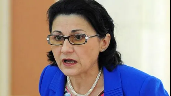 Profesorii au declanșat un protest cu banderole în școli. Ei acuză "haosul" din sistem