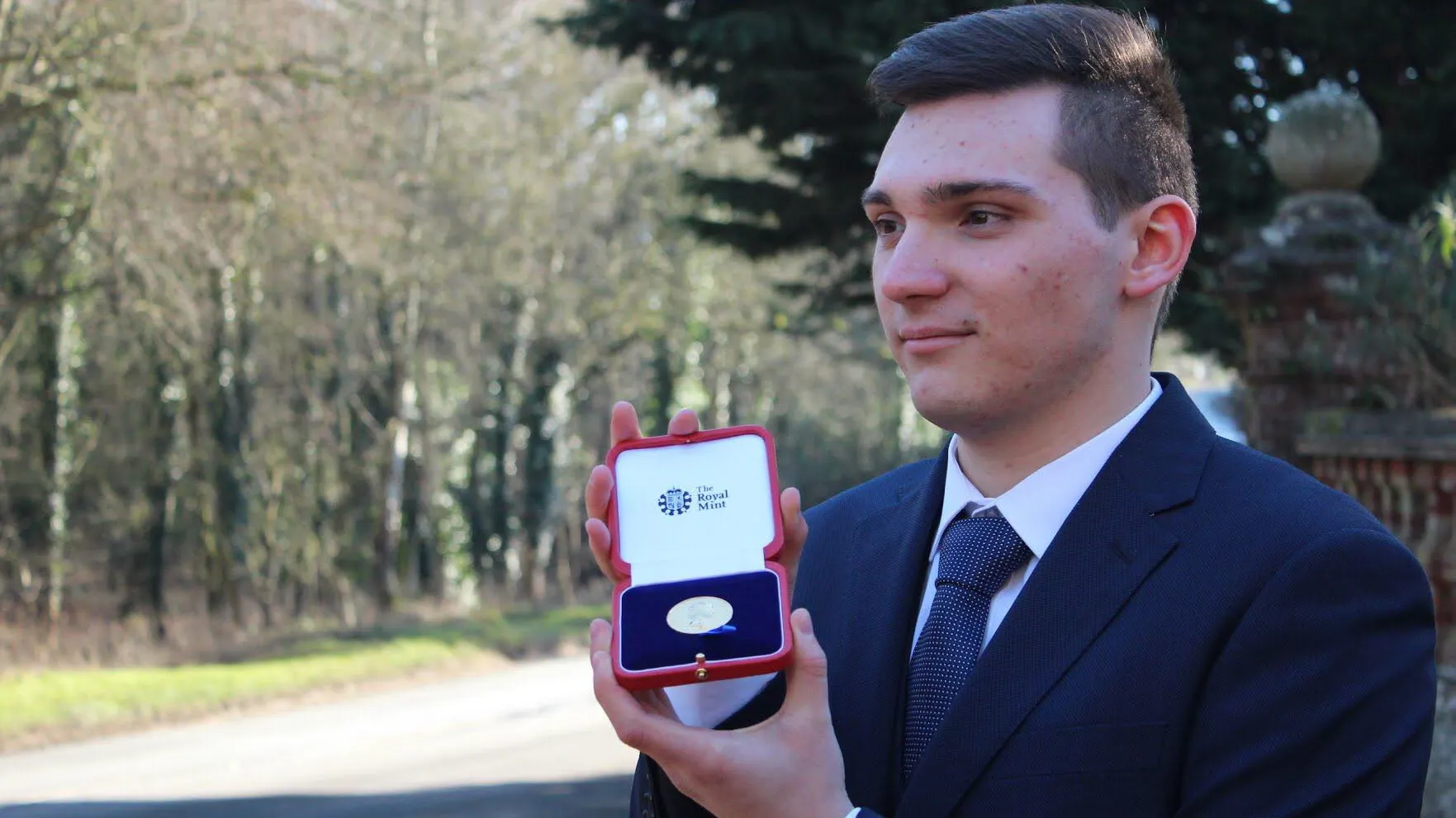 Un elev din România, premiat de regina Marii Britanii