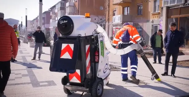 Aspirator urban electric, pe aleile din Hunedoara