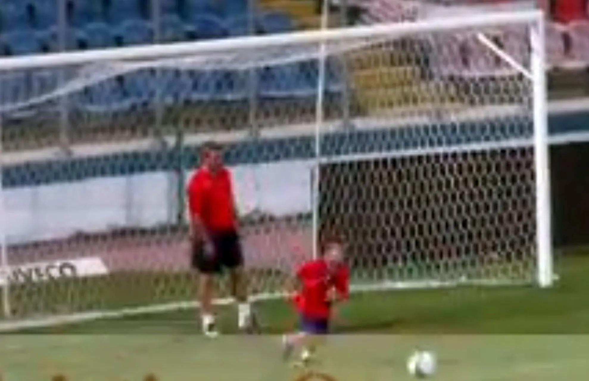Imagini senzaționale! Ce făceau Ianis Hagi și Gică Hagi pe stadionul Steaua în 2007!