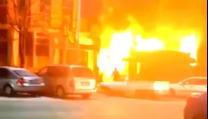 Panică în Caracal. Un incendiu de proporţii a izbucnit în centrul oraşului