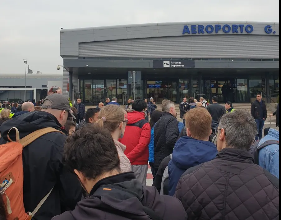Aeroportul Ciampino din Roma închis, zboruri amânate