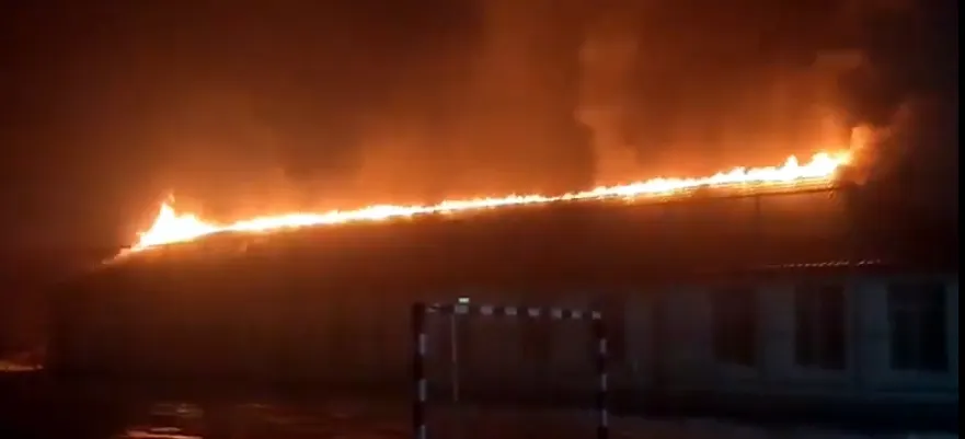 Școală în flăcări în Lunca Cetățuii din Iași