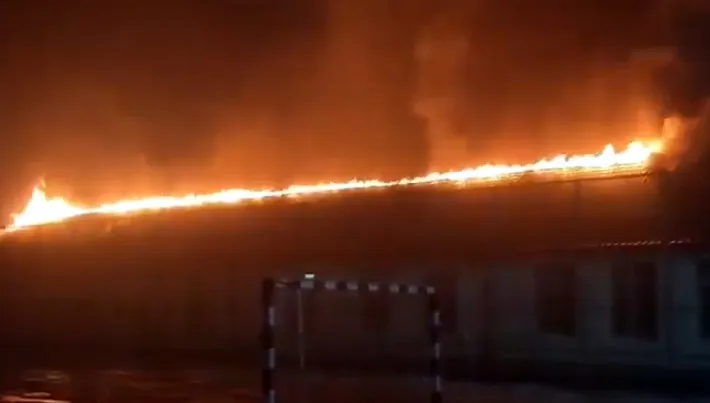 Incendiu violent la o școală din Iași