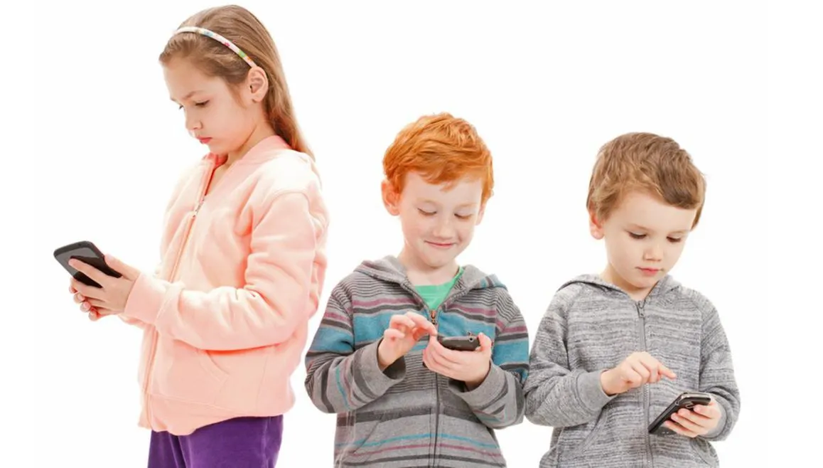 Ministrul Educației, anunț important privind interzicerea telefoanelor în școli