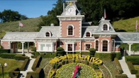 Legendarul Neverland al lui Michael Jackson, scos din nou la vânzare. Preţul e ridicol