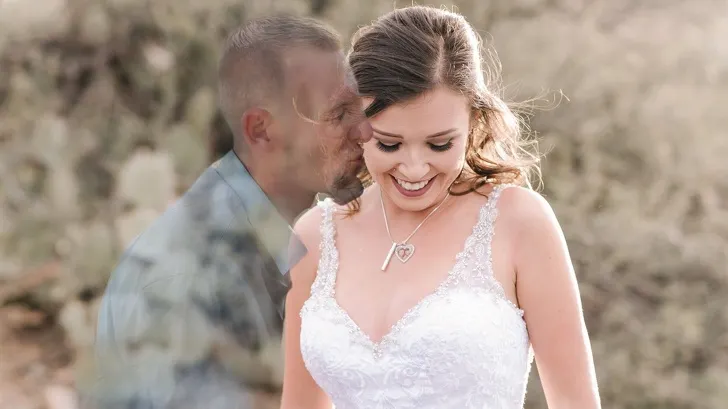 Și-a postat fotografiile de la nunta ei, care în realitate nu a mai avut loc