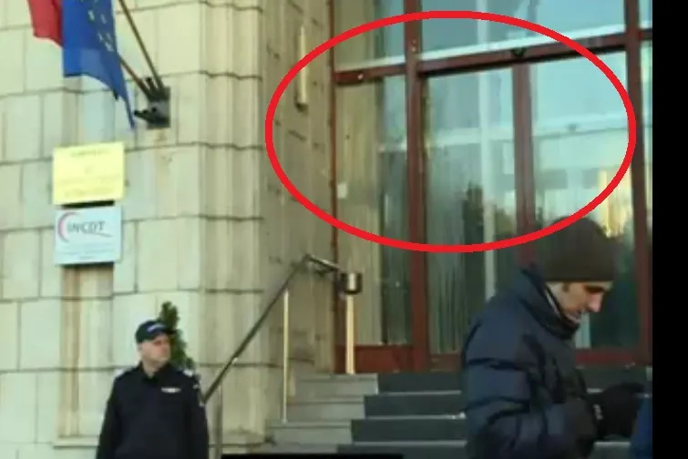 Protest cu ouă la Ministerul Justiției. De ce este "bombardat" Tudorel Toader