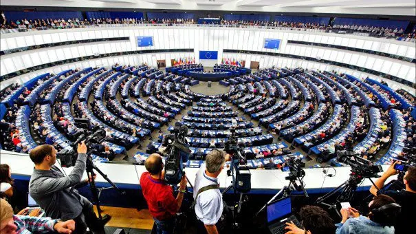 Oficialii UE au aflat din presă că sunt acuzați în România