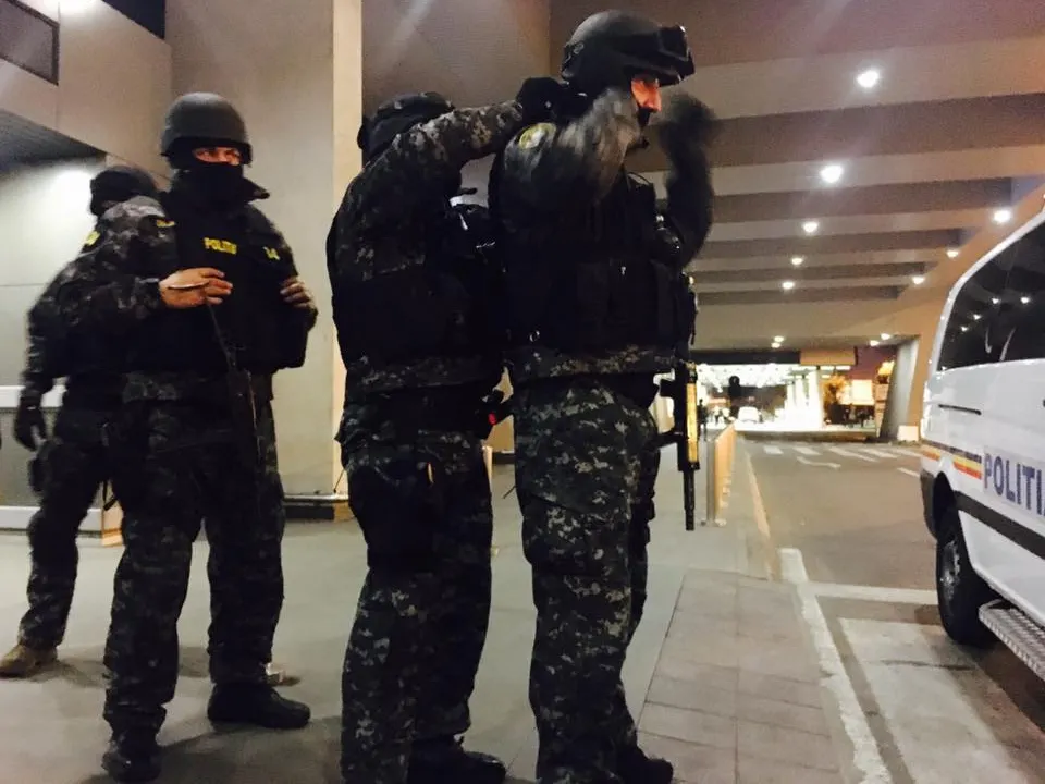 Sediu de poliție, evacuat de urgență, după ce s-a găsit un bagaj suspect