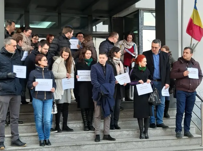 Procurorii braşoveni au ieşit în stradă împotriva lui Tudorel Toader