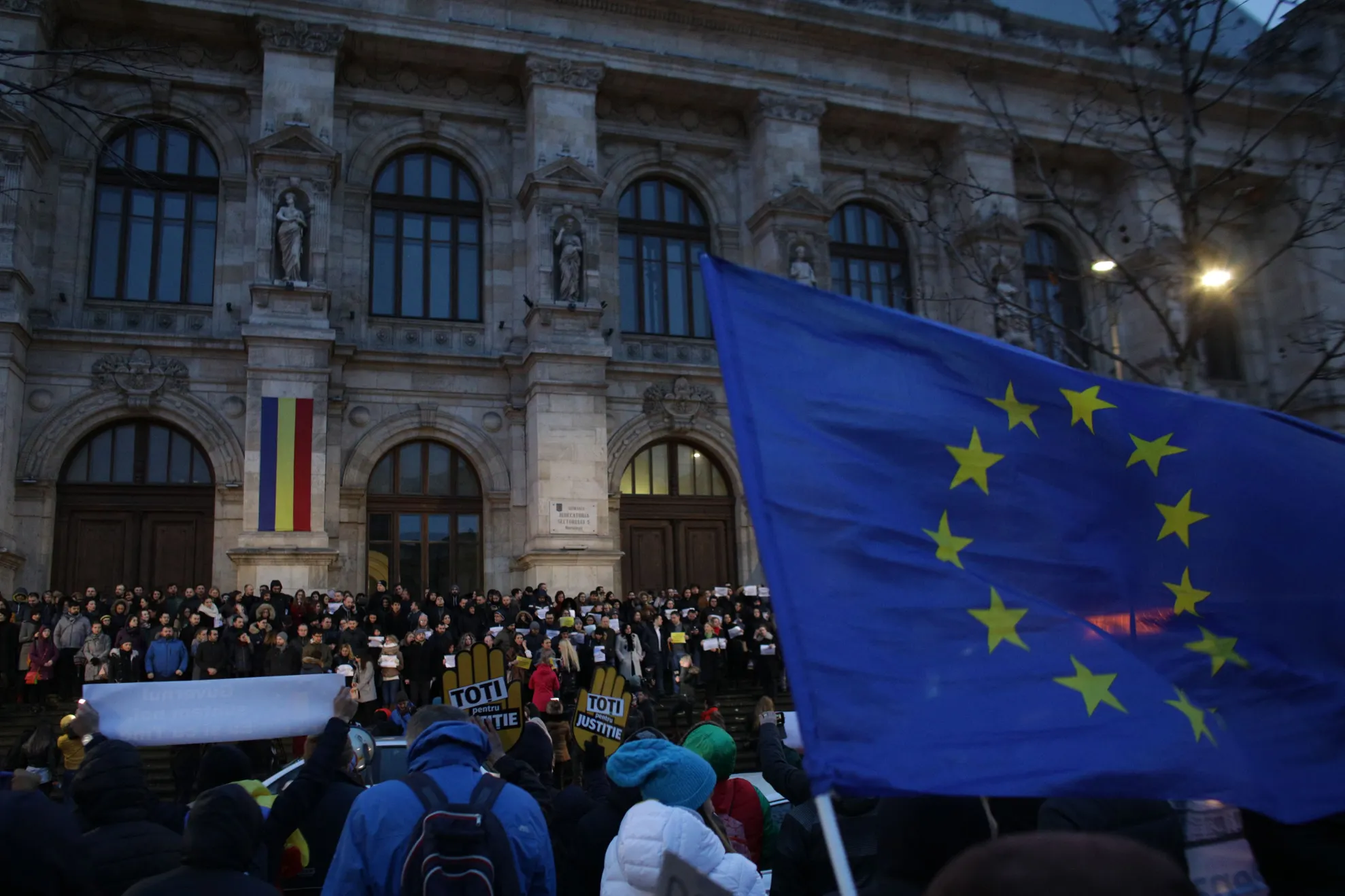 HAOS în Justiție: Sute de magistrați, în stradă. Activitate suspendată în parchete și tribunale