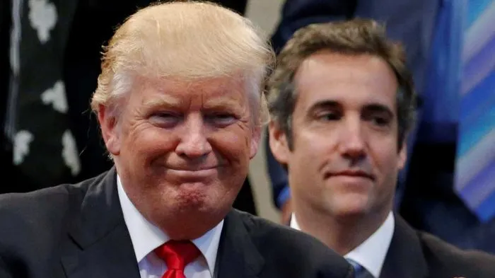 Trump, ”un rasist, escroc şi un trişor”. Președintele, ”îngropat” de dezvăluirile fostului avocat