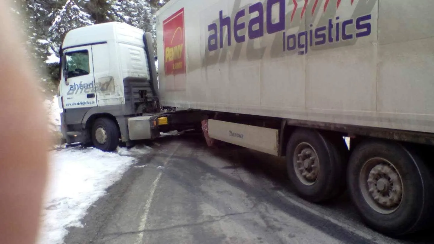 Accident grav în Harghita: Două TIR-uri s-au ciocnit