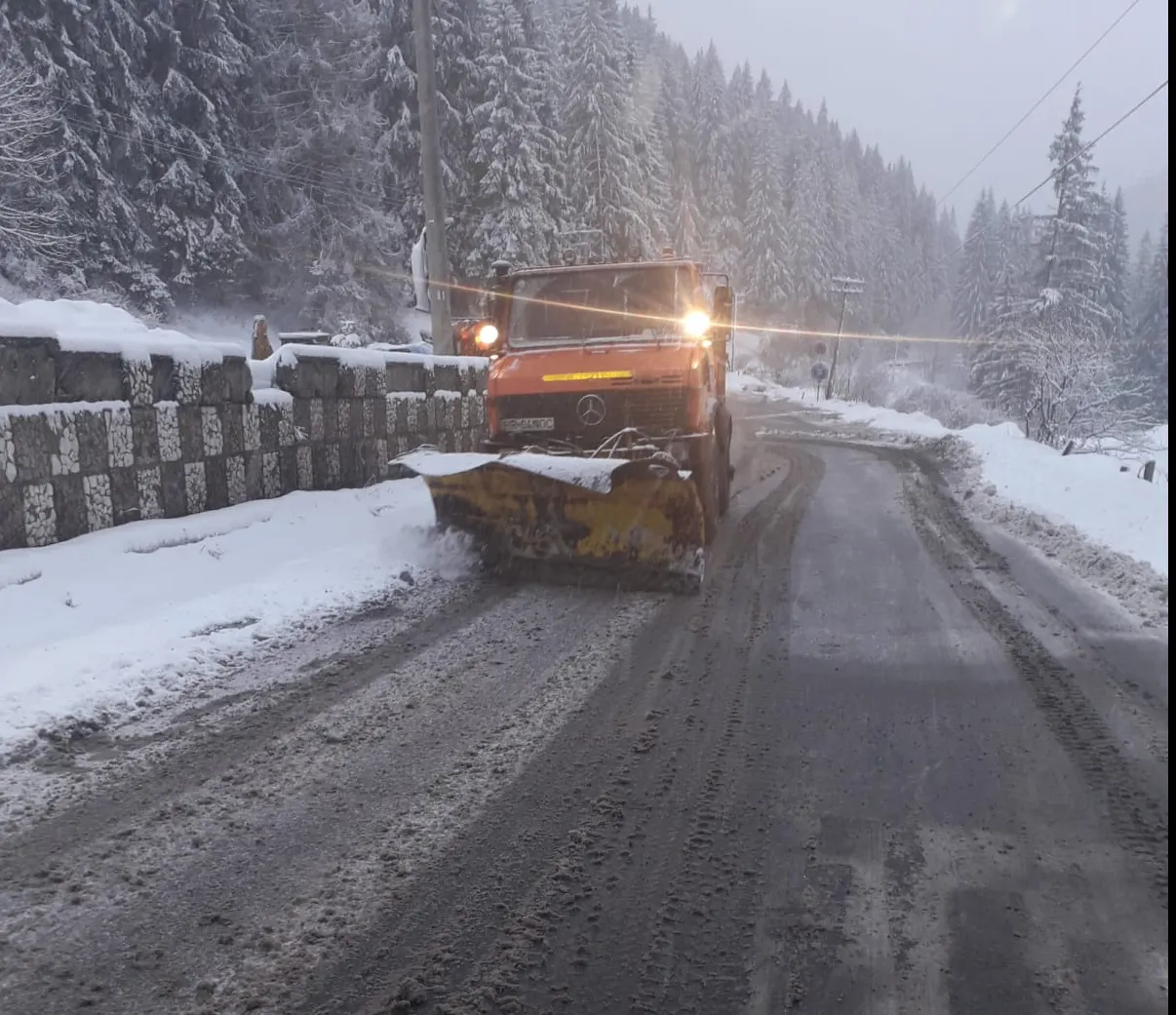 Drumurile din Harghita sub zăpadă(Video)