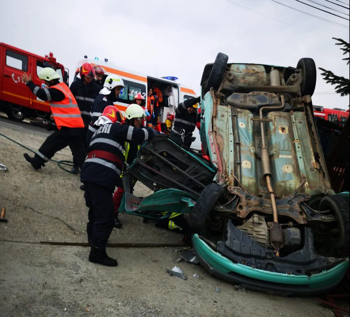 Două persoane încarcerate, în urma unui accident rutier produs în Bistrița-Năsăud(Video)