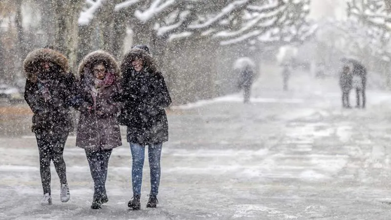 Se întoarce iarna! Atenționare meteo de ninsori și viscol: zonele afectate