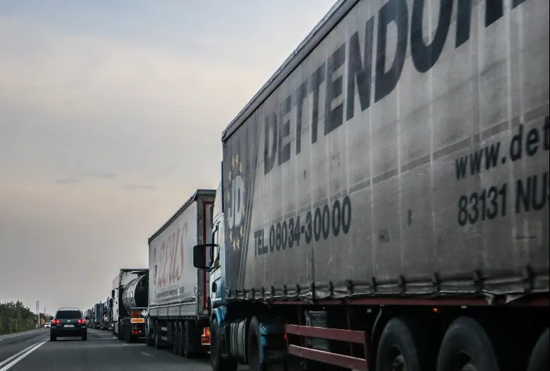 Alertă în Vama Giurgiu, TIR-urile stau la o coadă lungă de 10 kilometri
