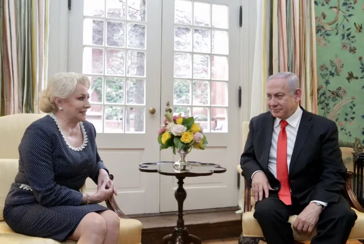 Viorica Dăncilă şi-a îmbunătăţit engleză: De la "He,he!" la "Thank you very much" (VIDEO)