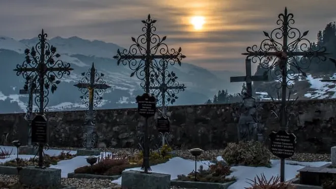 Un cimitir din Bistrița a luat-o la vale după începerea lucrărilor la stația de epurare
