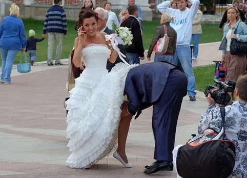 Cele mai nebune fotografii de la nunţi. Imaginile pe care mirii au vrut să le ardă! 
