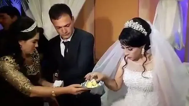 Moment penibil la nuntă. Mireasa a fost pălmuită fără milă de "proaspătul" ei soț