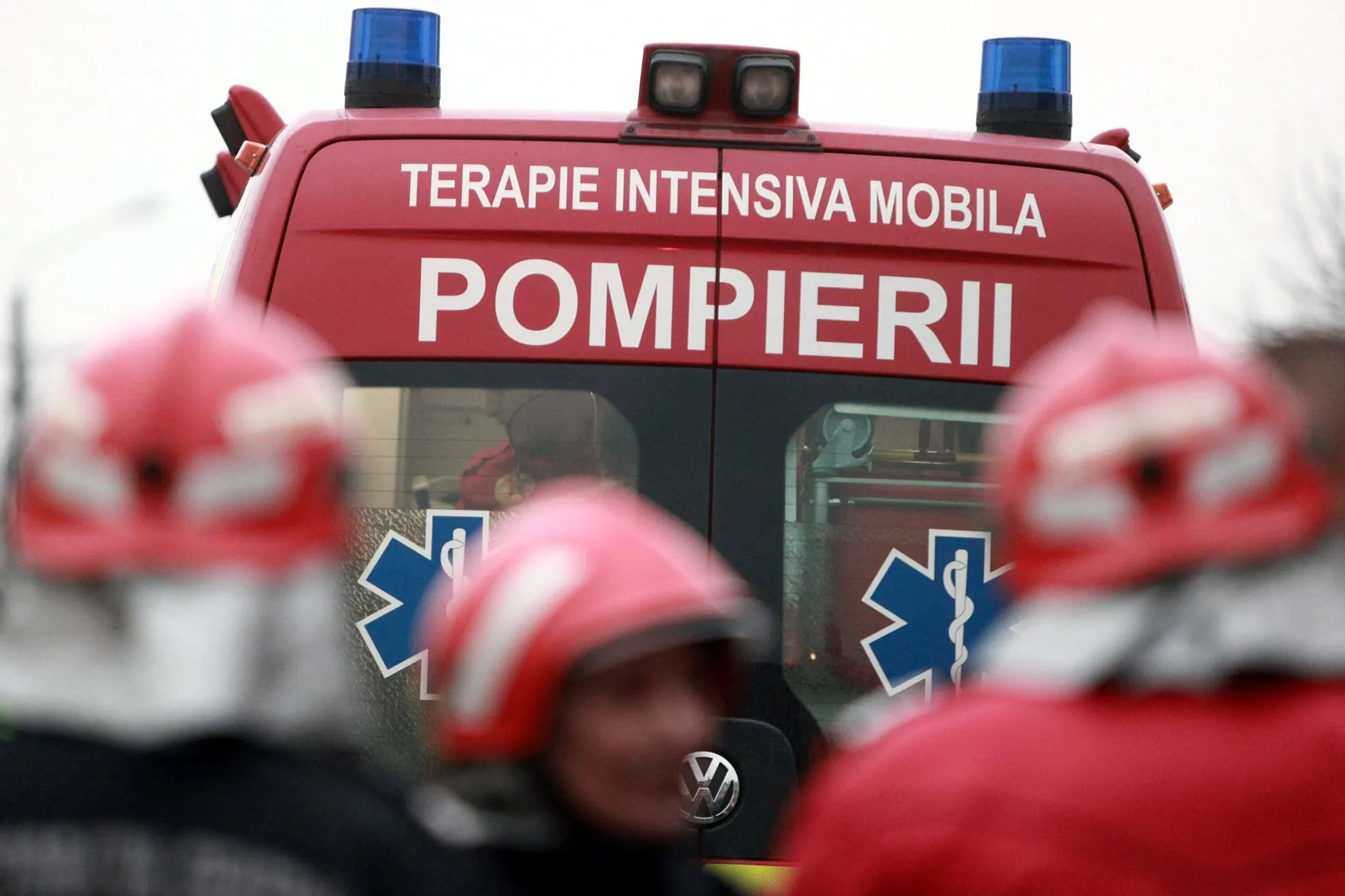 Incendiu violent, în Balotești, la un depozit de materiale de construcții