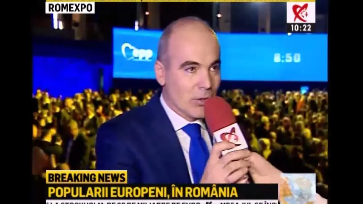 Momente haioase. Rareș Bogdan i-a luat microfonul reporterului Realitatea: "Nu m-am dezobișnuit"