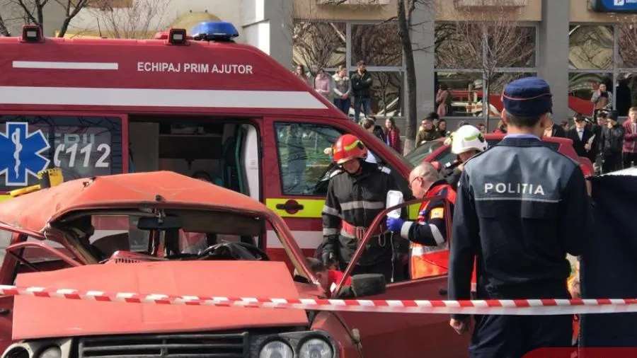 Tragedie pe străzi: două persoane și-au pierdut viața într-un accident rutier grav