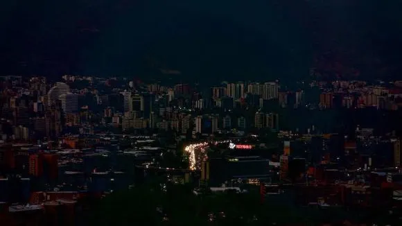 Dezastru în Venezuela. Mii de oameni în benză totală 