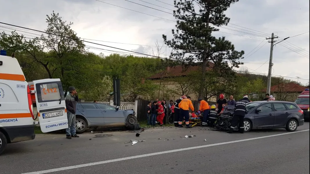 Accident rutier grav: șase victime, două autoturisme făcute praf
