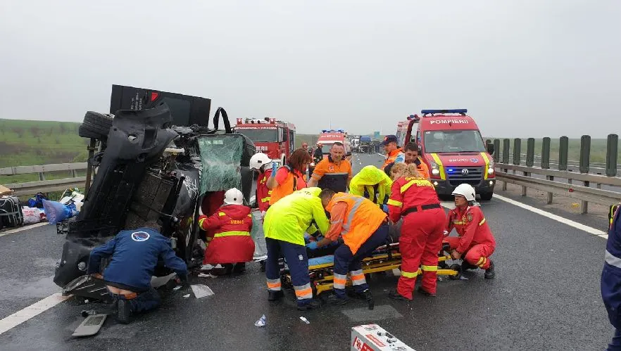 Accident violent pe autostradă în apropiere de Timișoara (FOTO GALERIE)