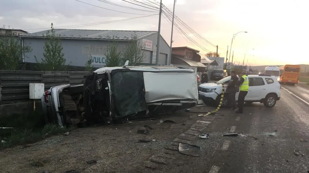 A distrus trei mașini și a fugit! Scenariu de film pe străzile din România 