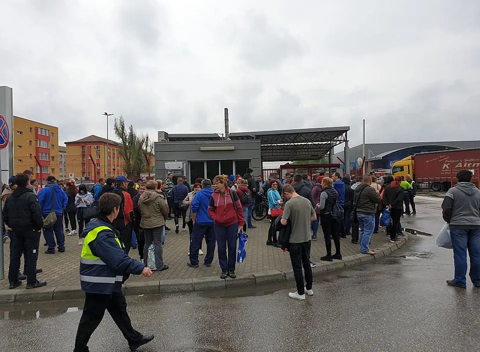 Clipe de panică la Timişoara, sute de oameni evacuaţi, s-a declanşat sistemul RO-ALERT