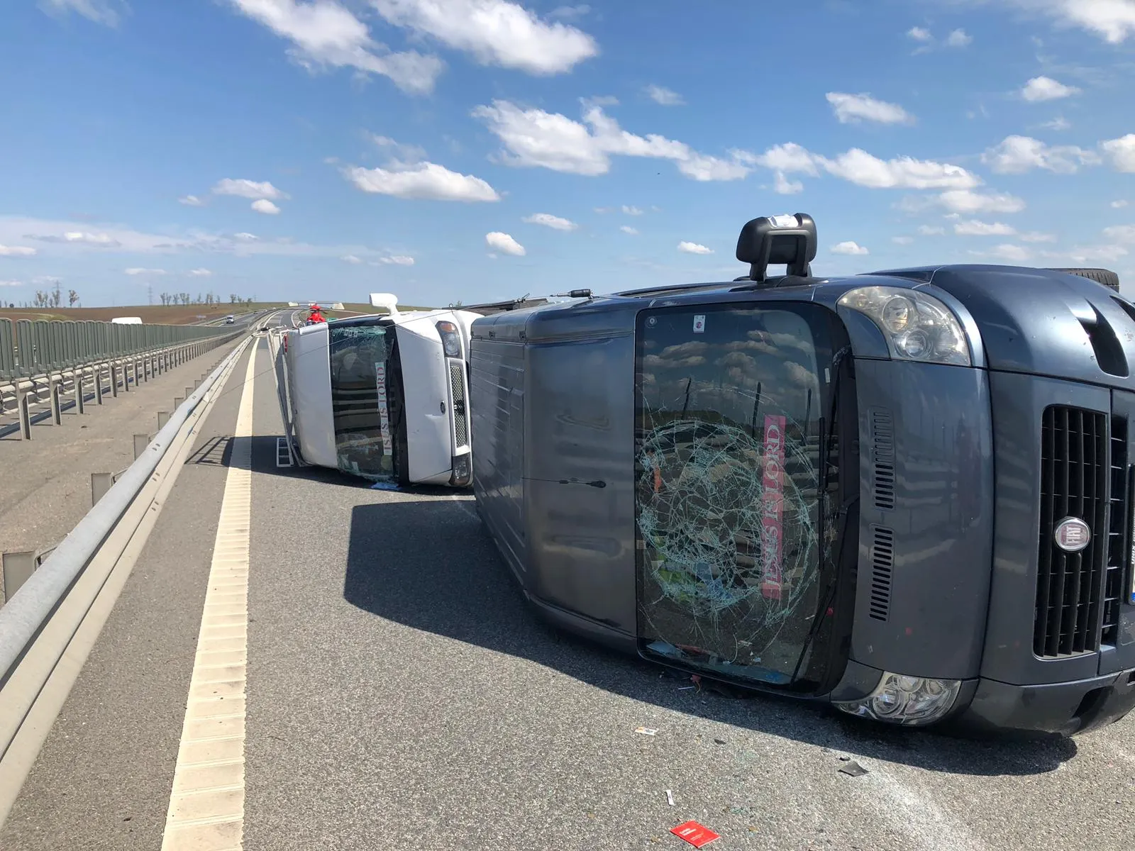 Accident între 2 microbuze cu 9 persoane pe autostrada Arad-Timișoara
