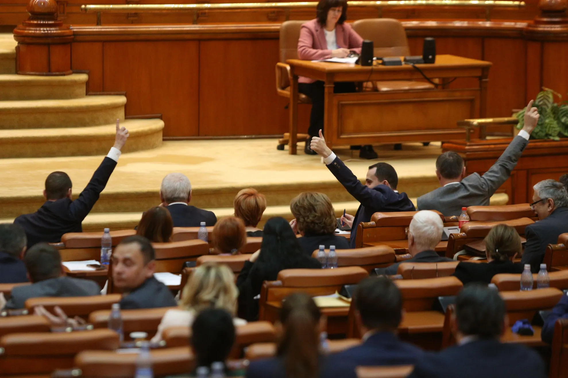 Cum și când s-ar putea declanșa alegeri anticipate în România