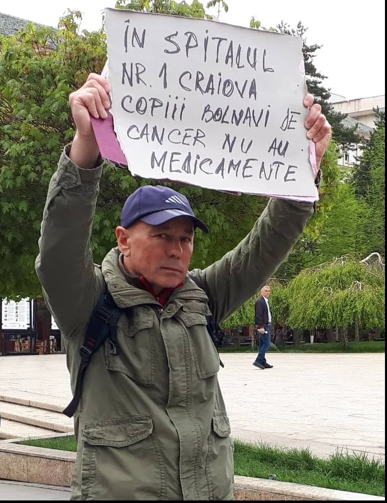 Mesaj pentru liderii social-democrați, la Craiova: ”Copiii bolnavi de cancer nu au medicamente!”
