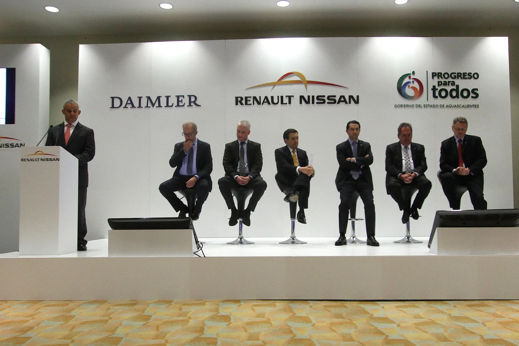 Daimler renunță la parteneriatul cu Renault-Nissan