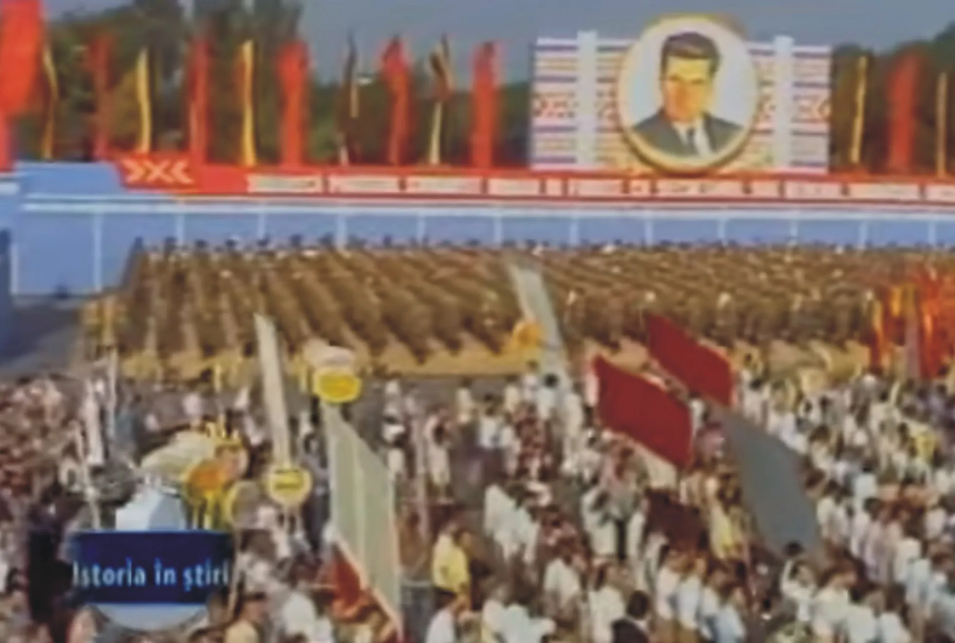 1 Mai muncitoresc. Ode Conducătorului Suprem, mici, bere și defilări (VIDEO)
