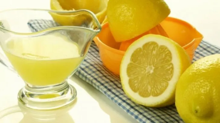 Ce se întâmplă dacă bei numai suc de lămâie, timp de o lună. Medicii, şocaţi de efect!