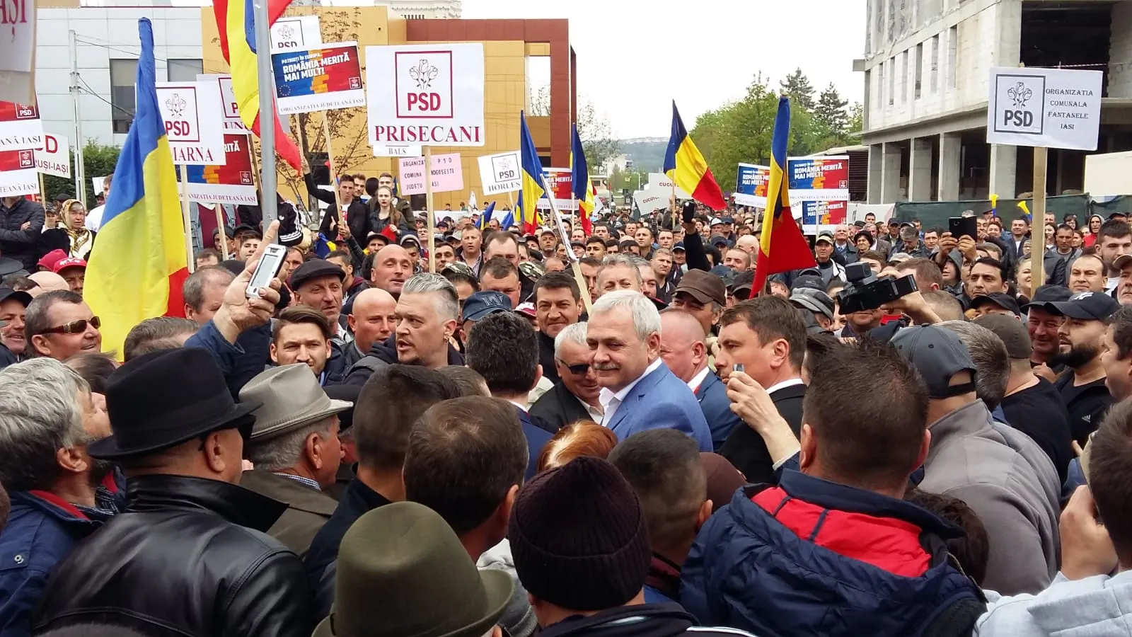 Scandal la Iași! Dragnea, numit Erdogan de protestatari - VIDEO