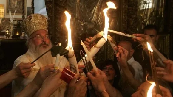 De ce se ia lumină de Paşte?
