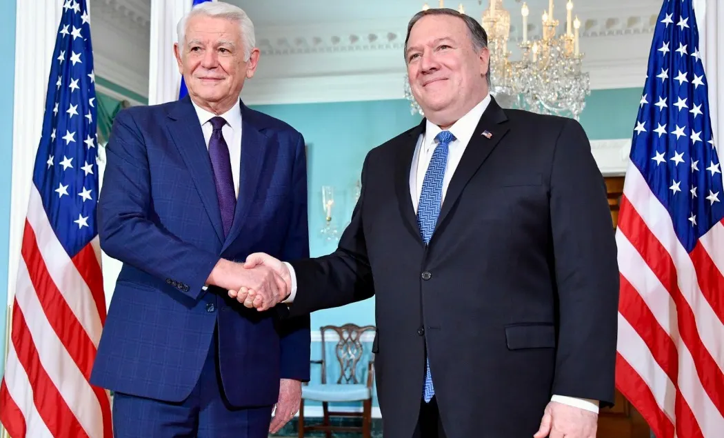 Lovitura lui Trump. Meleșcanu, presat pe tema corupției, de șeful diplomației SUA Mike Pompeo