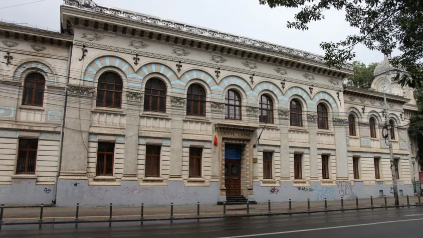 Suspiciune de meningită într-un liceu din București. O elevă a murit!
